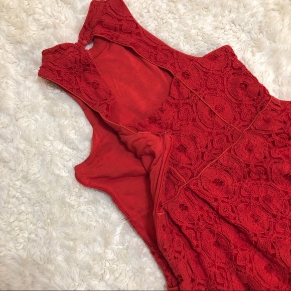 High neck lace dress - Picture 4 of 5